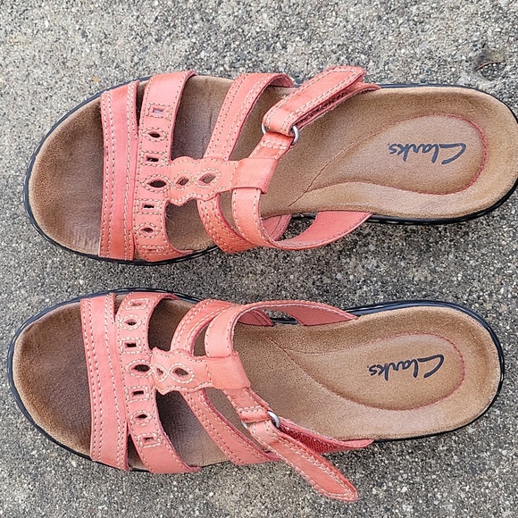 Clarks Shoes - Clarks Leather Salmon Coral Color Strappy Sandal. Women's Size 7 Med.